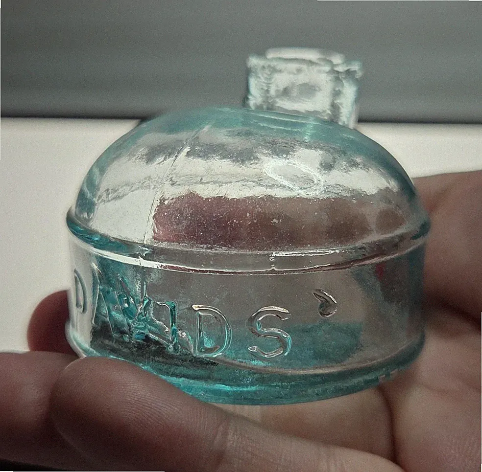DAVIDS BOLD EMB 1880s TURTLE DOMED IGLOO INK BOTTLE FROM NEW YORK