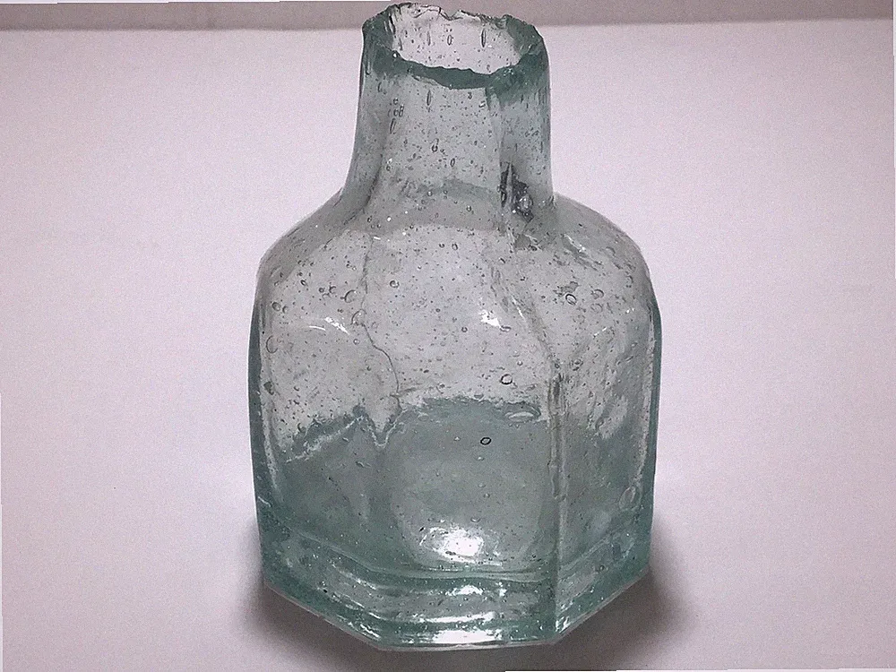 Nice Octagonal CRIB STYLE Octagonal Shear Lip Ink Bottle