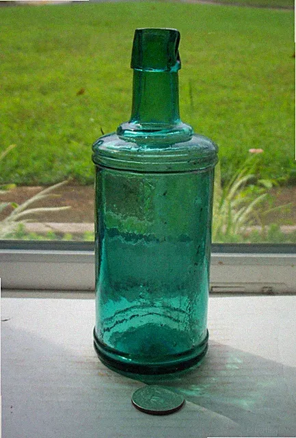 NICE TEAL COLORED MASTER INK WITH A POURING SPOUT